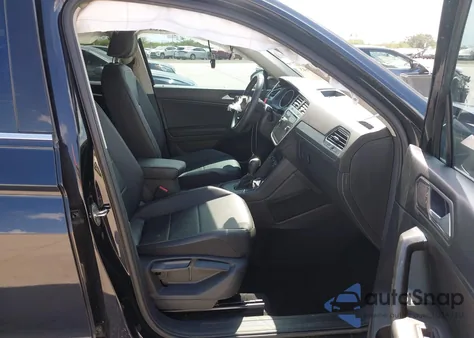 2021 Volkswagen Tiguan 2.0T Se/2.0T Se R-Line Black/2.0T Sel z USA, uszkodzony, nr VIN 3VV3B7AX7MM103299